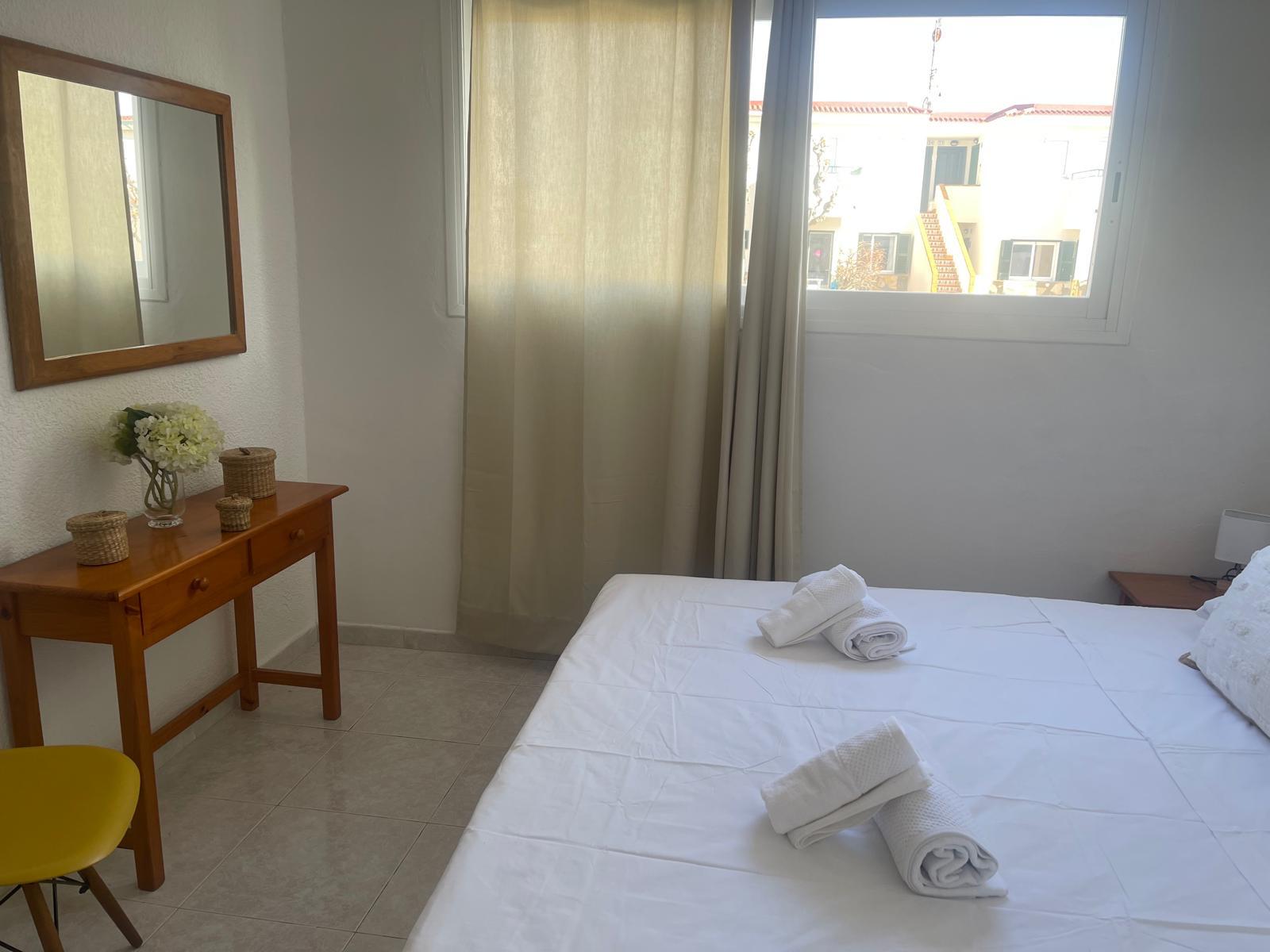 Alojamiento Delfimar Sur – dormitorio detalle